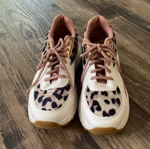 Qupid Leopard and Rose Gold Metallic Sneakers Women's Size 8 - Picture 1 of 6